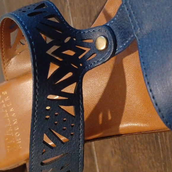 Italian Shoemakers navy wood-look wedge sandals - size 7.5 - Picture 2 of 6